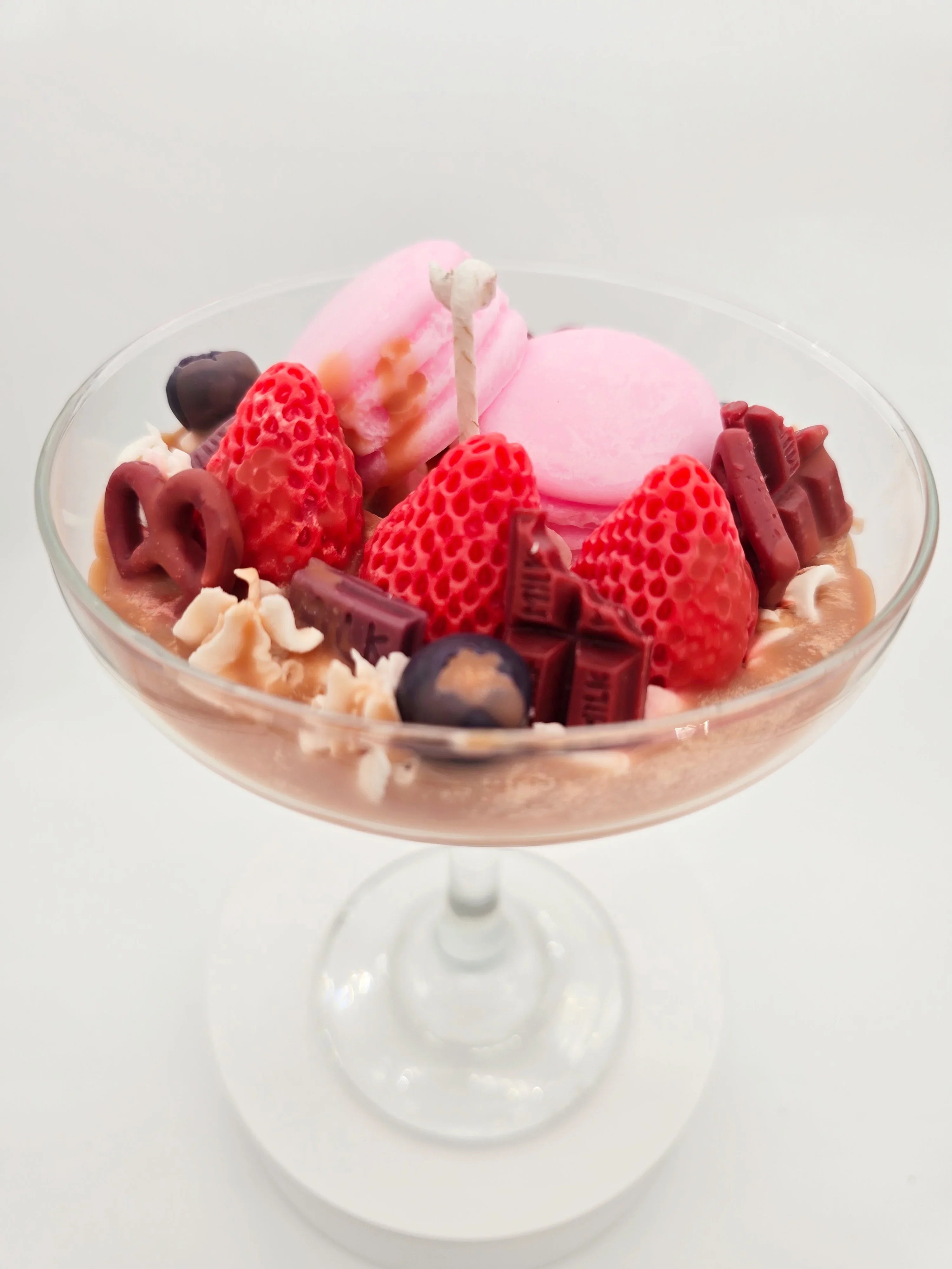 Chocolate_Dessert_Candle_-_Cute_Macaron_Berry_Decor_-_Aesthetic_Handmade_Gift