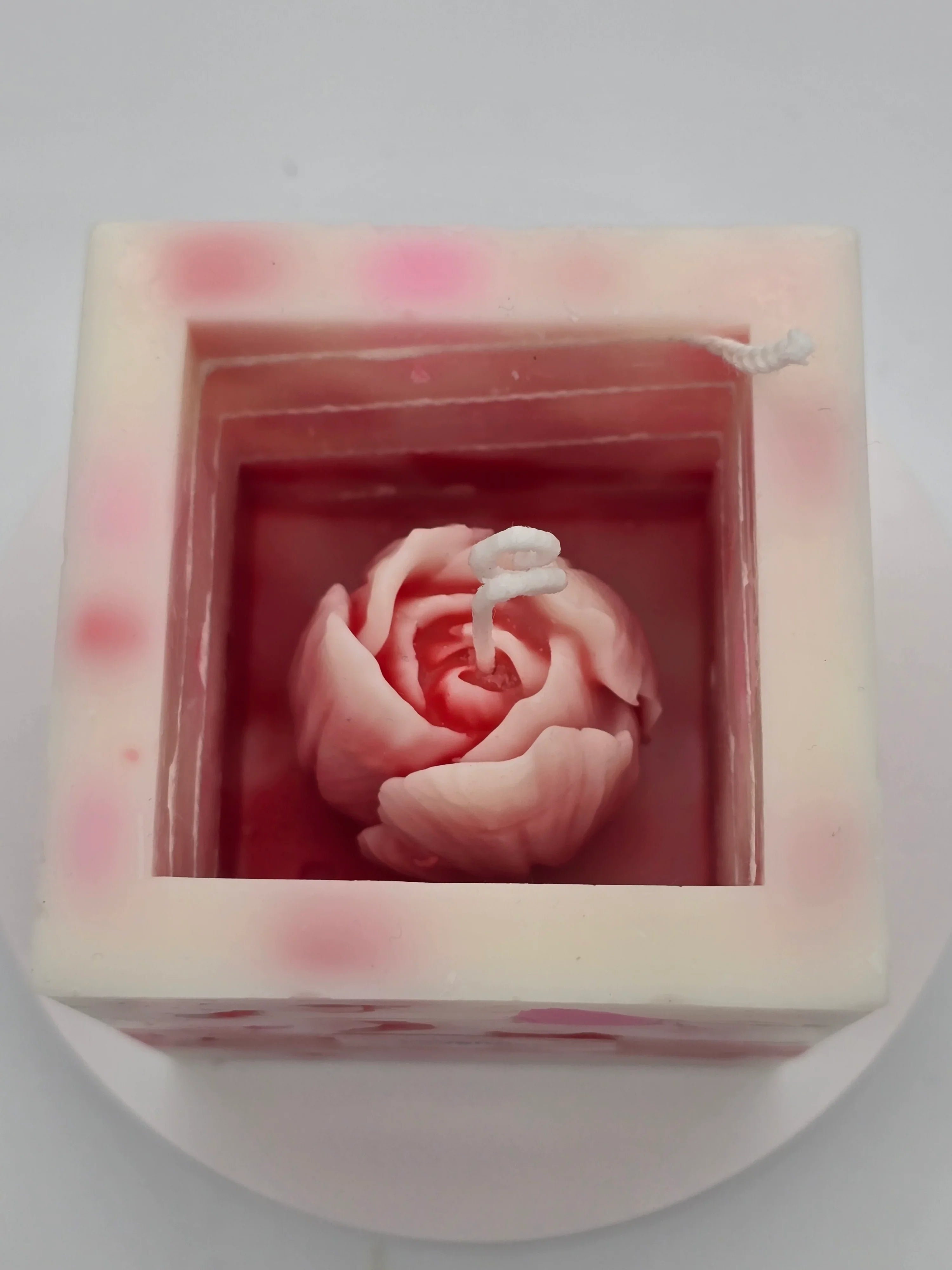 Hidden_Tulip_Reveal_Candle_Interactive_Two-Stage_Soy_Wax_Art_Experience_the_magic_of_a_flower_that_blooms_in_the_glow_of_a_flame